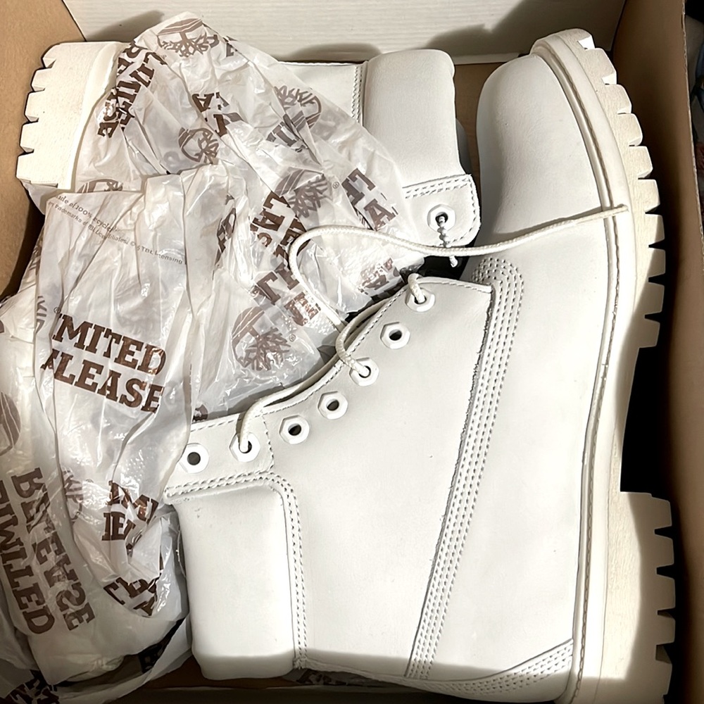 Limited edition ghost white timberland never worn